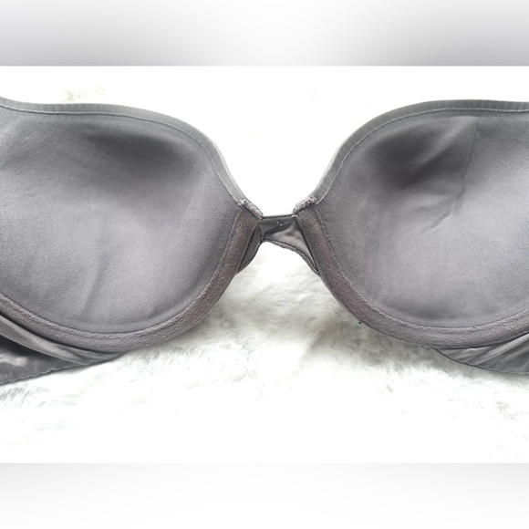 Victoria’s Secret Plunge Bra 36C - Picture 6 of 10